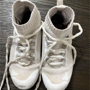 Varsity 2Y cheer shoes